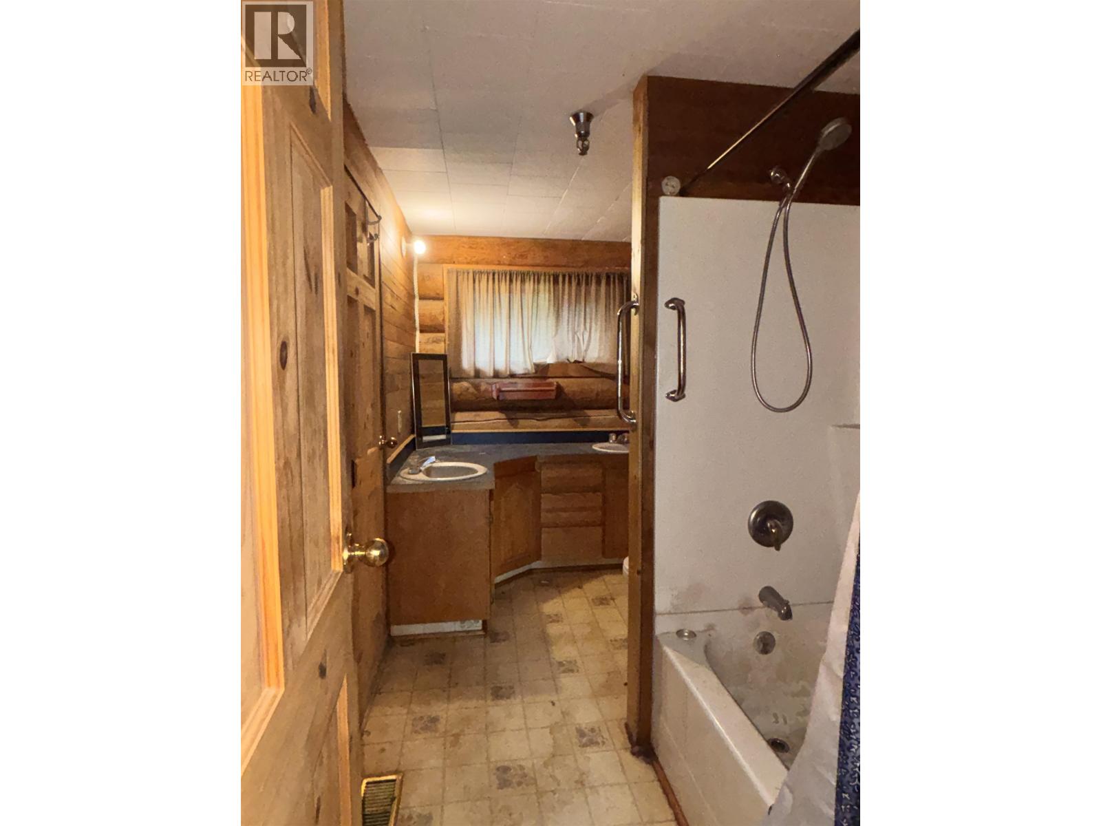 3074 Spout Lake Road, Lac La Hache, British Columbia  V0K 1T0 - Photo 18 - R3078403