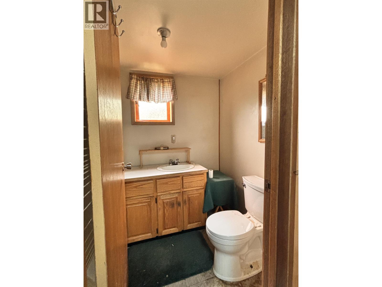 3074 Spout Lake Road, Lac La Hache, British Columbia  V0K 1T0 - Photo 34 - R3078403