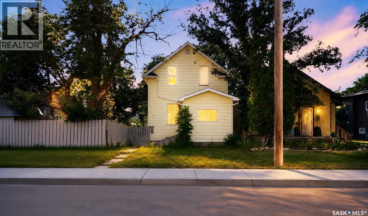 713 L Avenue S, Saskatoon, Saskatchewan  S7M 2H8 - Photo 1 - SK044238