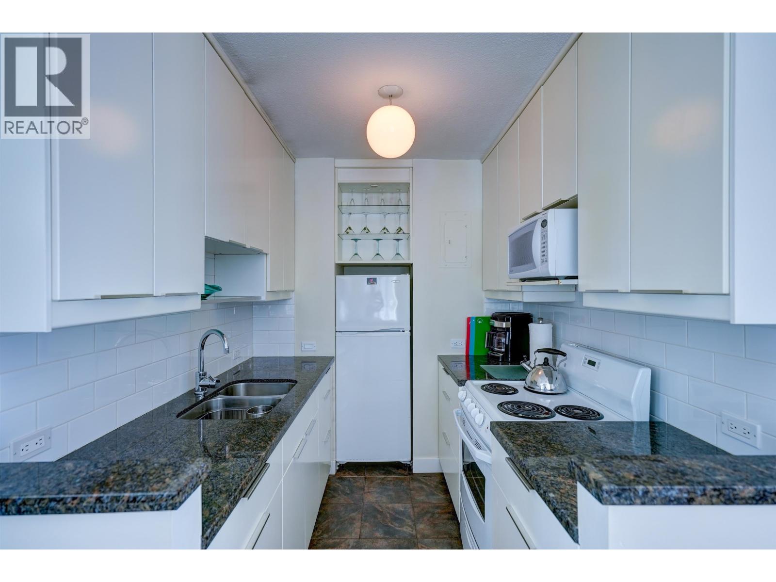 2208 1251 Cardero Street, Vancouver, British Columbia  V6G 2H9 - Photo 6 - R3032886