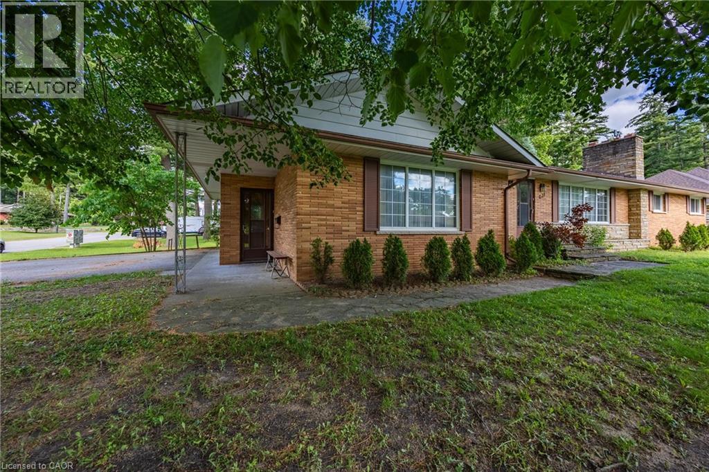 631 Peel Street, Delhi, Ontario  N4B 2H3 - Photo 2 - 40840283