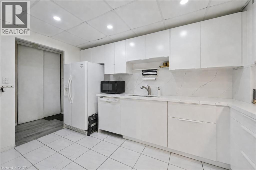 155 Hillcrest Avenue Unit# 302, Mississauga, Ontario  L5B 3Z2 - Photo 4 - 40849347
