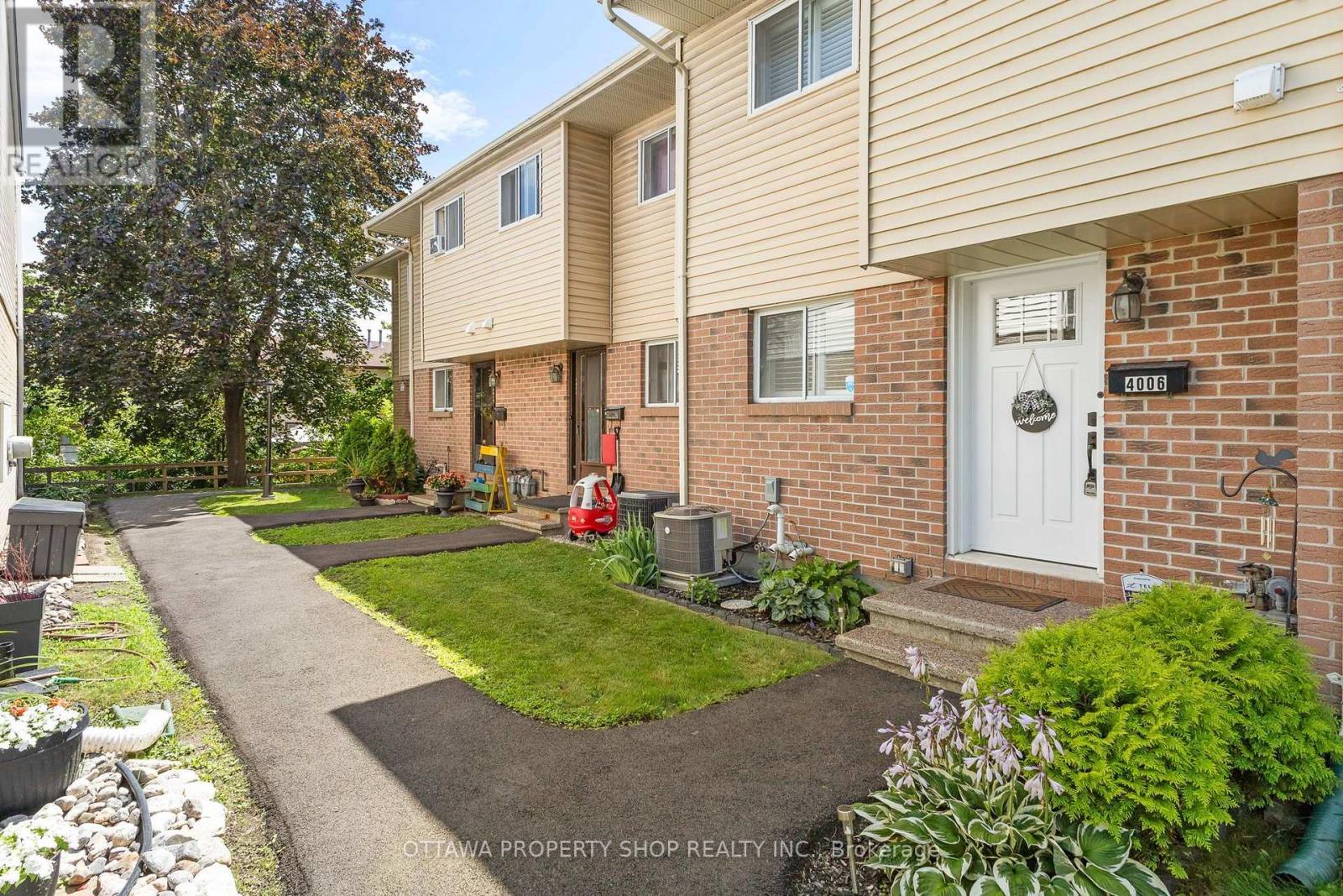 4006 Eady Court, Ottawa, Ontario  K1J 8X6 - Photo 2 - X13626804