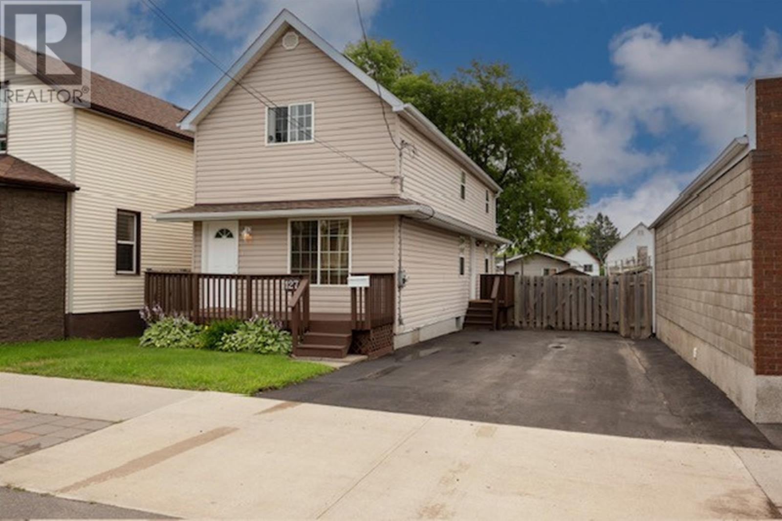 127 Court St S, Thunder Bay, Ontario  P7B 2X5 - Photo 1 - TB2602204