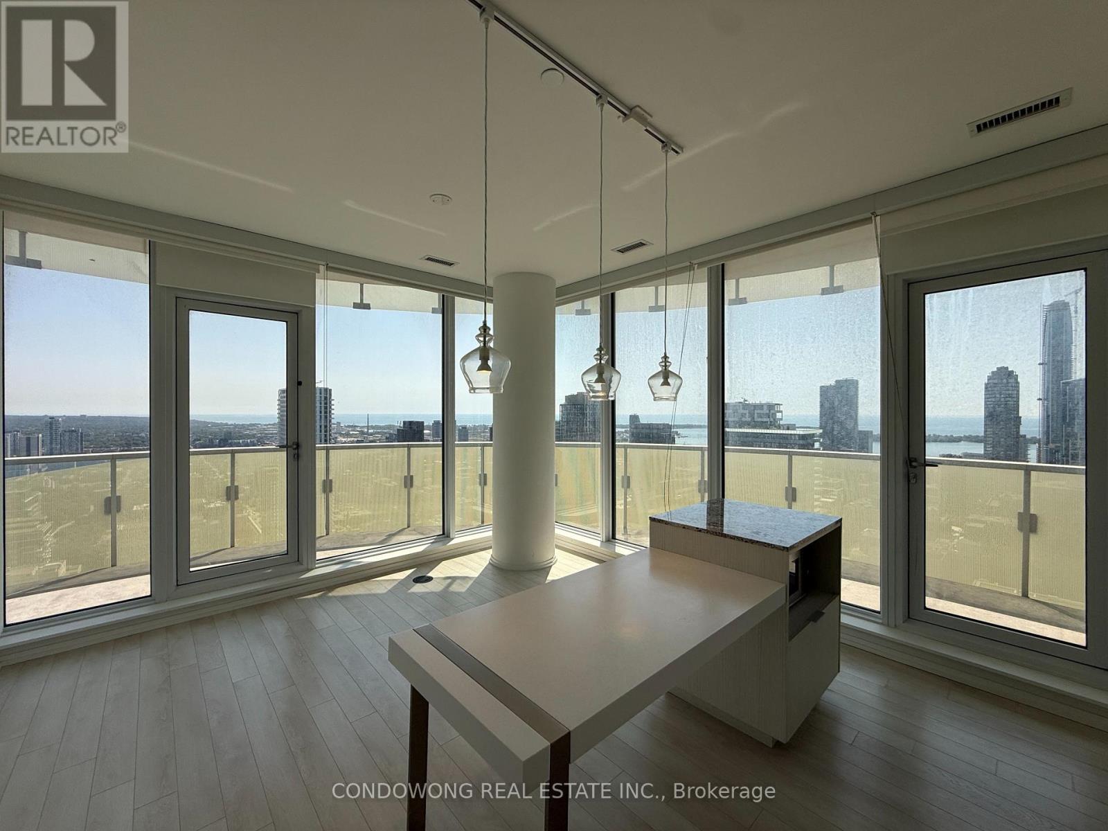 4505 - 197 Yonge Street, Toronto, Ontario  M5B 0C1 - Photo 2 - C13626890