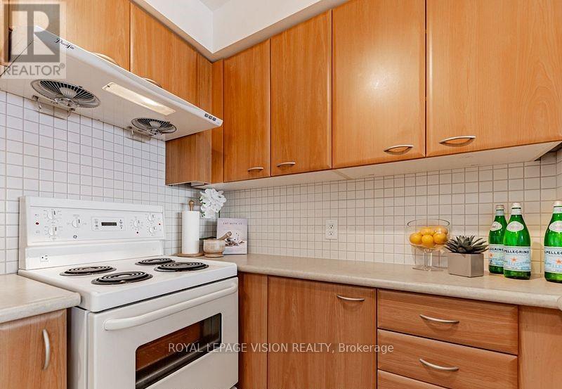 3308 - 38 Lee Centre Drive, Toronto, Ontario  M1H 3J7 - Photo 3 - E13626748