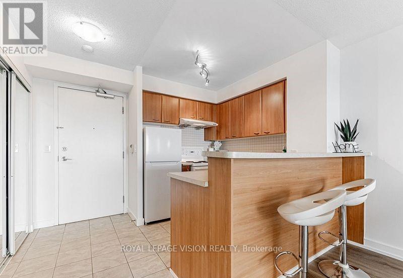 3308 - 38 Lee Centre Drive, Toronto, Ontario  M1H 3J7 - Photo 5 - E13626748