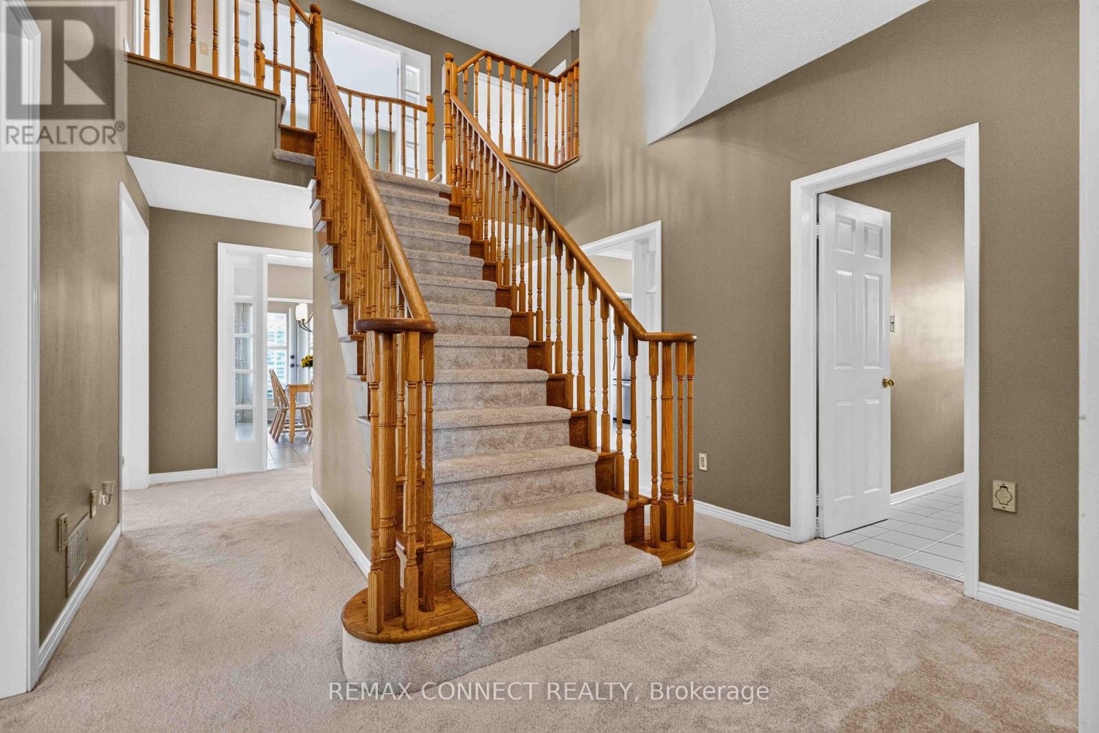 2 Nettles Court, Whitby, Ontario  L1P 1L5 - Photo 4 - E13626866