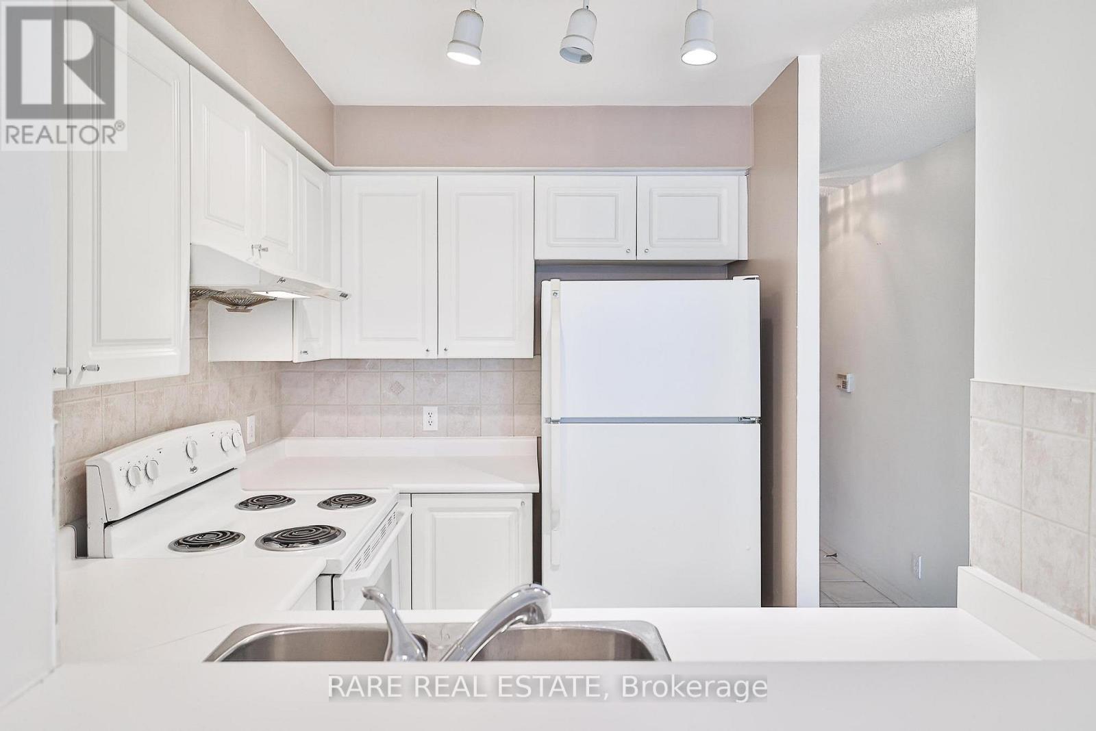 1016 - 11 Lee Centre Drive, Toronto, Ontario  M1H 3J5 - Photo 10 - E13626872