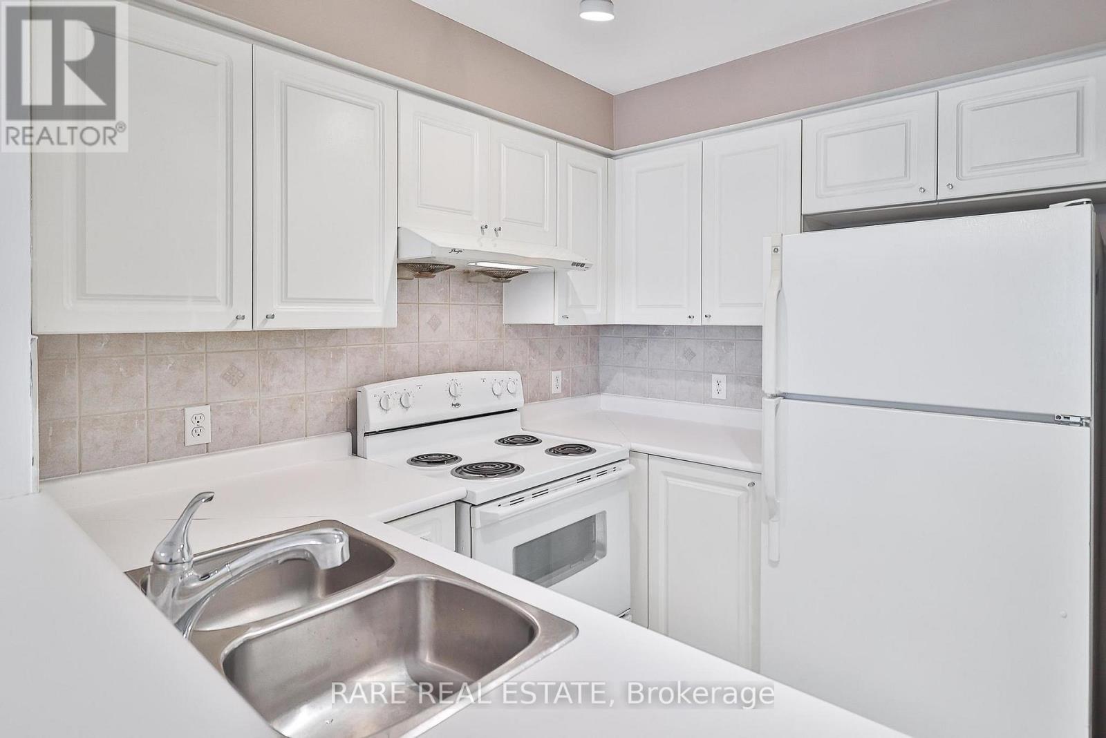 1016 - 11 Lee Centre Drive, Toronto, Ontario  M1H 3J5 - Photo 11 - E13626872