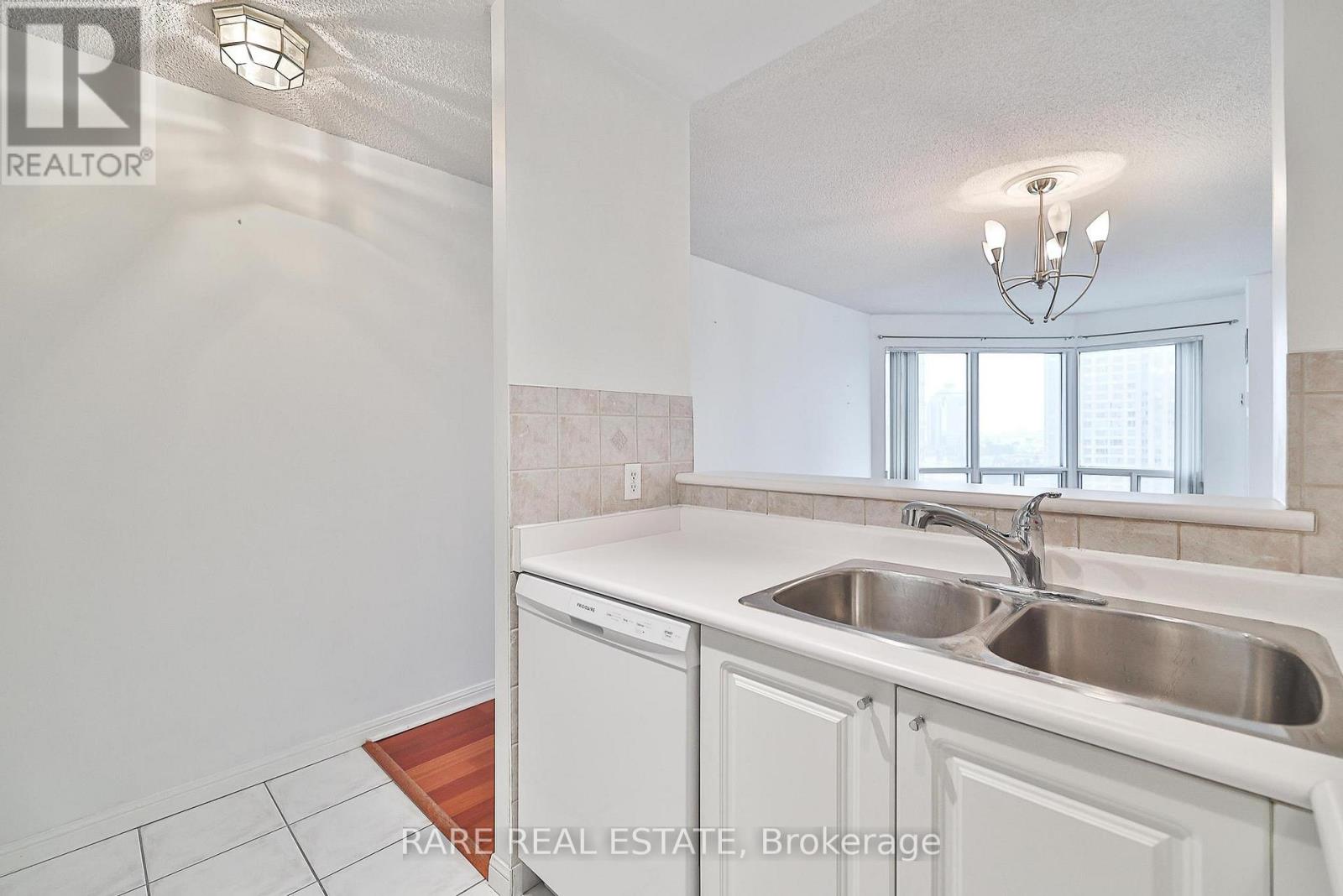 1016 - 11 Lee Centre Drive, Toronto, Ontario  M1H 3J5 - Photo 12 - E13626872