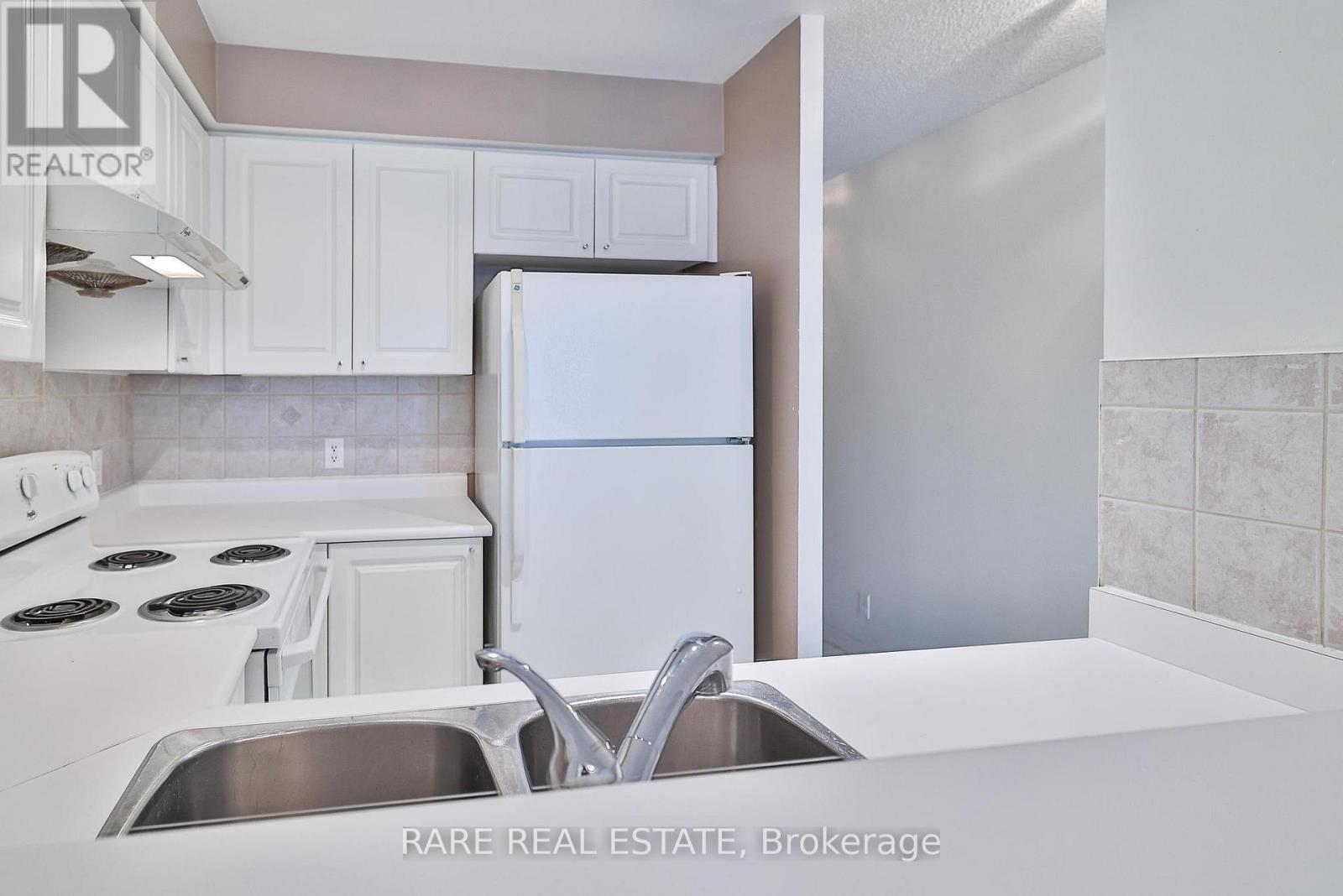 1016 - 11 Lee Centre Drive, Toronto, Ontario  M1H 3J5 - Photo 13 - E13626872