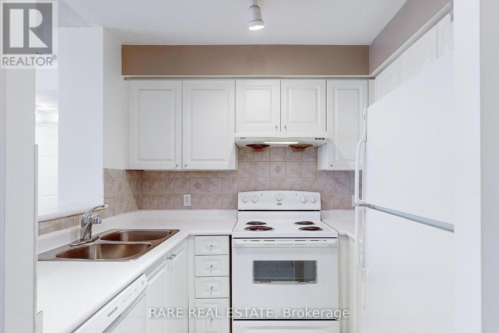 1016 - 11 Lee Centre Drive, Toronto, Ontario  M1H 3J5 - Photo 9 - E13626872