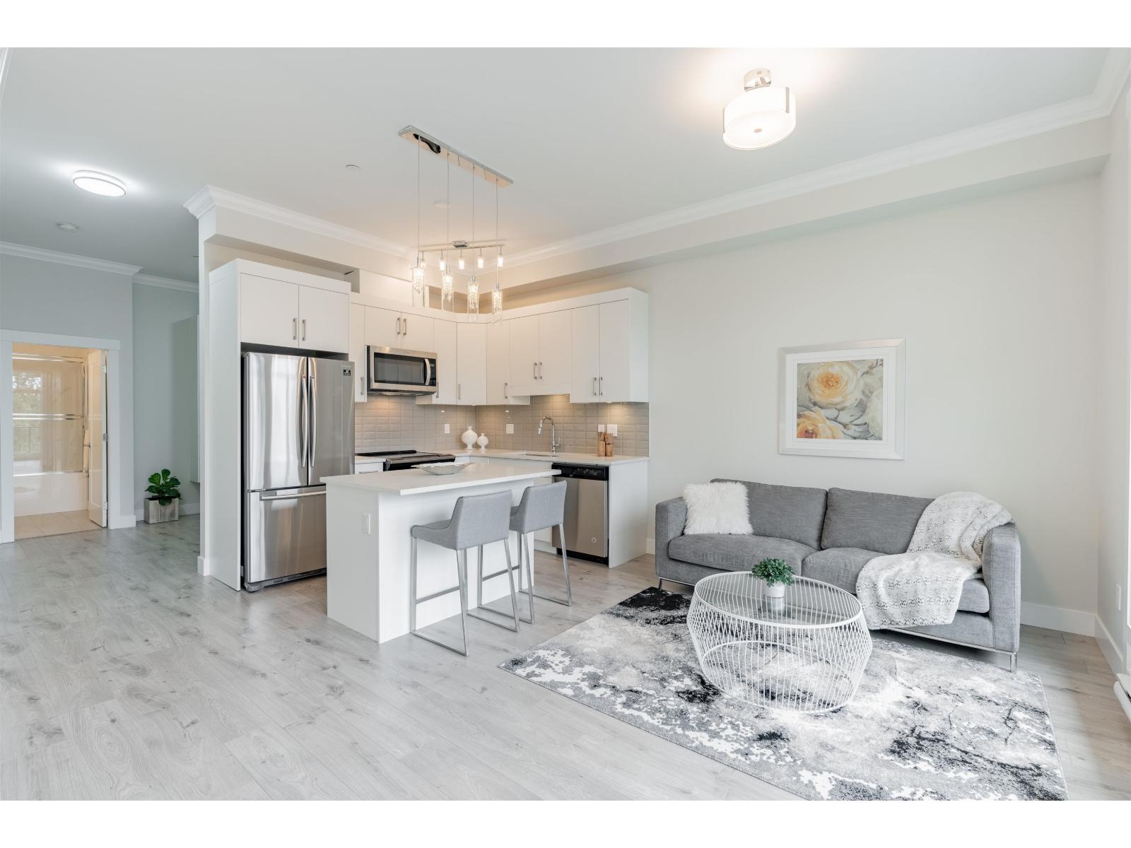 608 13799 101 Avenue, Surrey, British Columbia  V3T 0N9 - Photo 1 - R3151673
