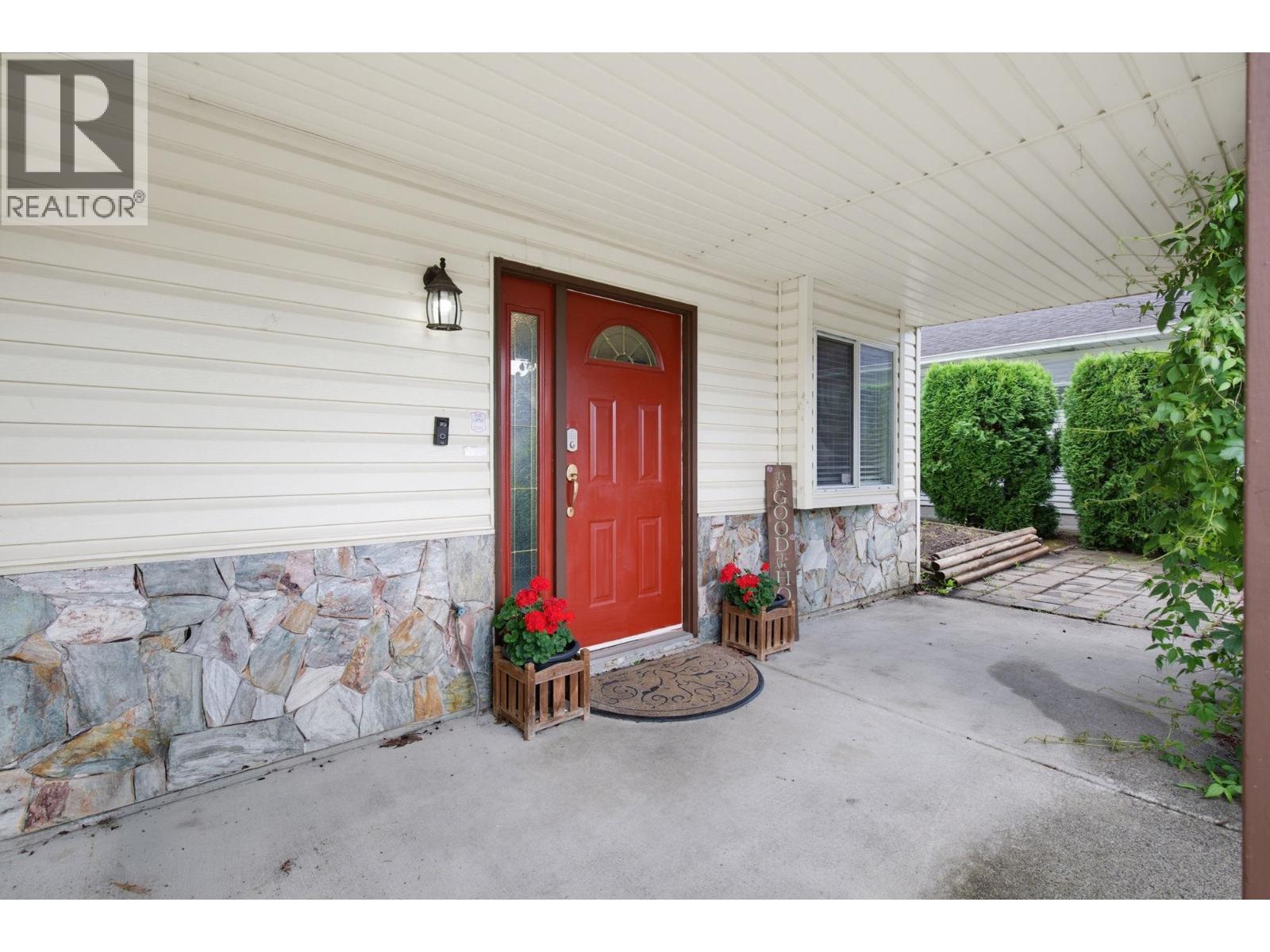 18862 Charnley Court, Pitt Meadows, British Columbia  V3Y 2K7 - Photo 3 - R3134563