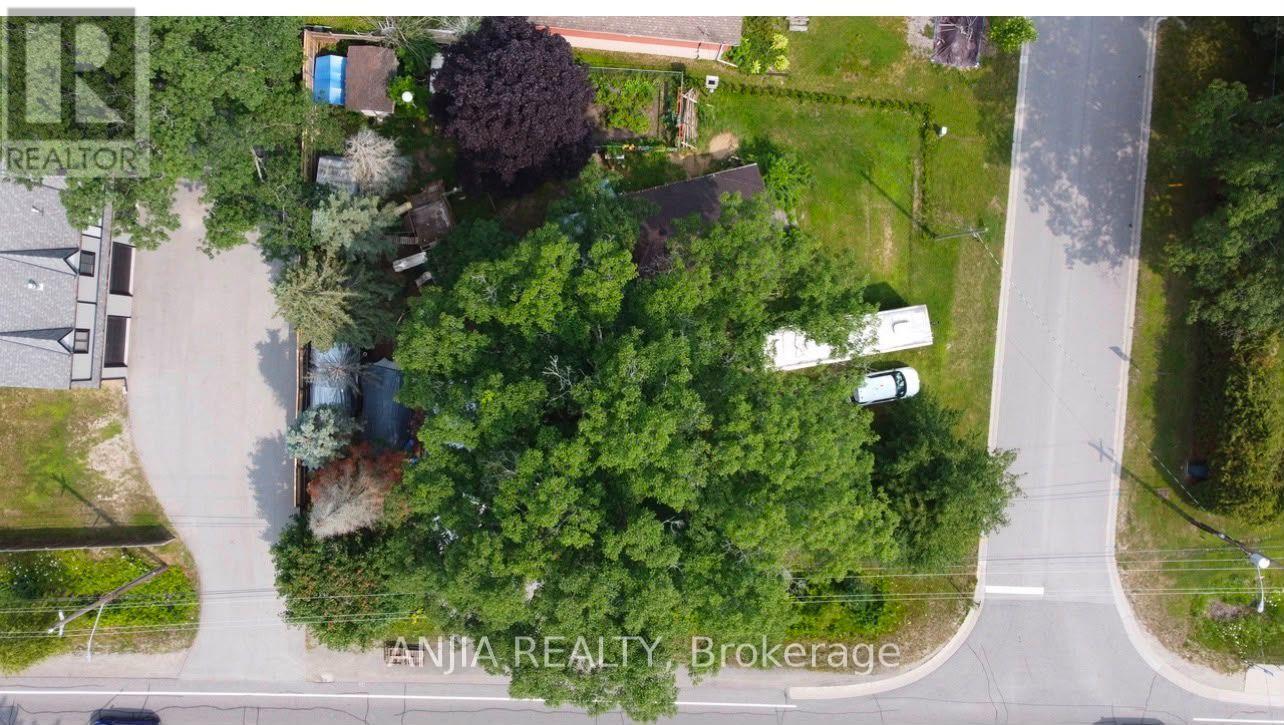 2 Oak Avenue, East Gwillimbury, Ontario  L9N 1A1 - Photo 3 - N13626826