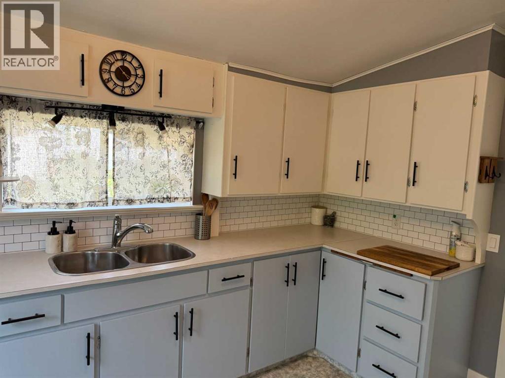204 Whitney Street, Carmangay, Alberta  T0L 0N0 - Photo 12 - A2332316