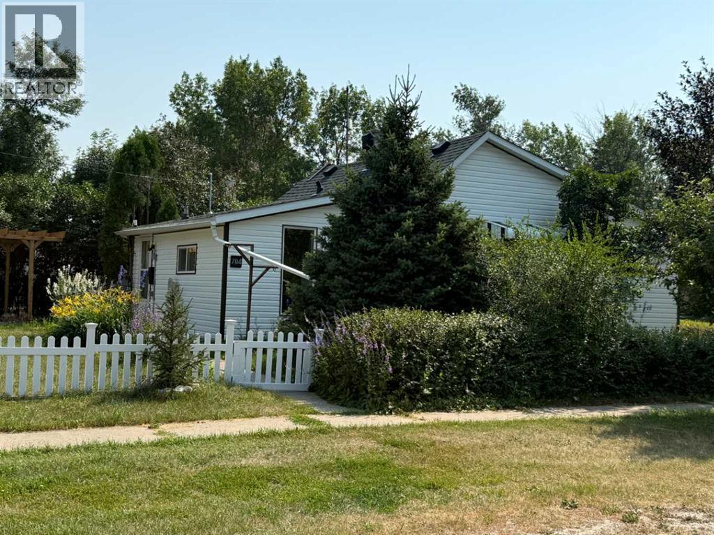 204 Whitney Street, Carmangay, Alberta  T0L 0N0 - Photo 2 - A2332316