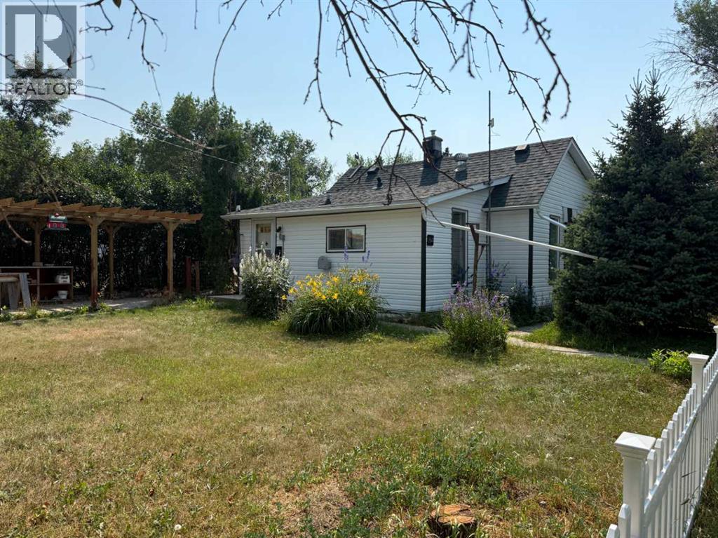 204 Whitney Street, Carmangay, Alberta  T0L 0N0 - Photo 7 - A2332316