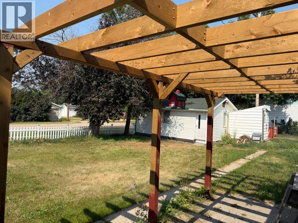 204 Whitney Street, Carmangay, Alberta  T0L 0N0 - Photo 10 - A2332316