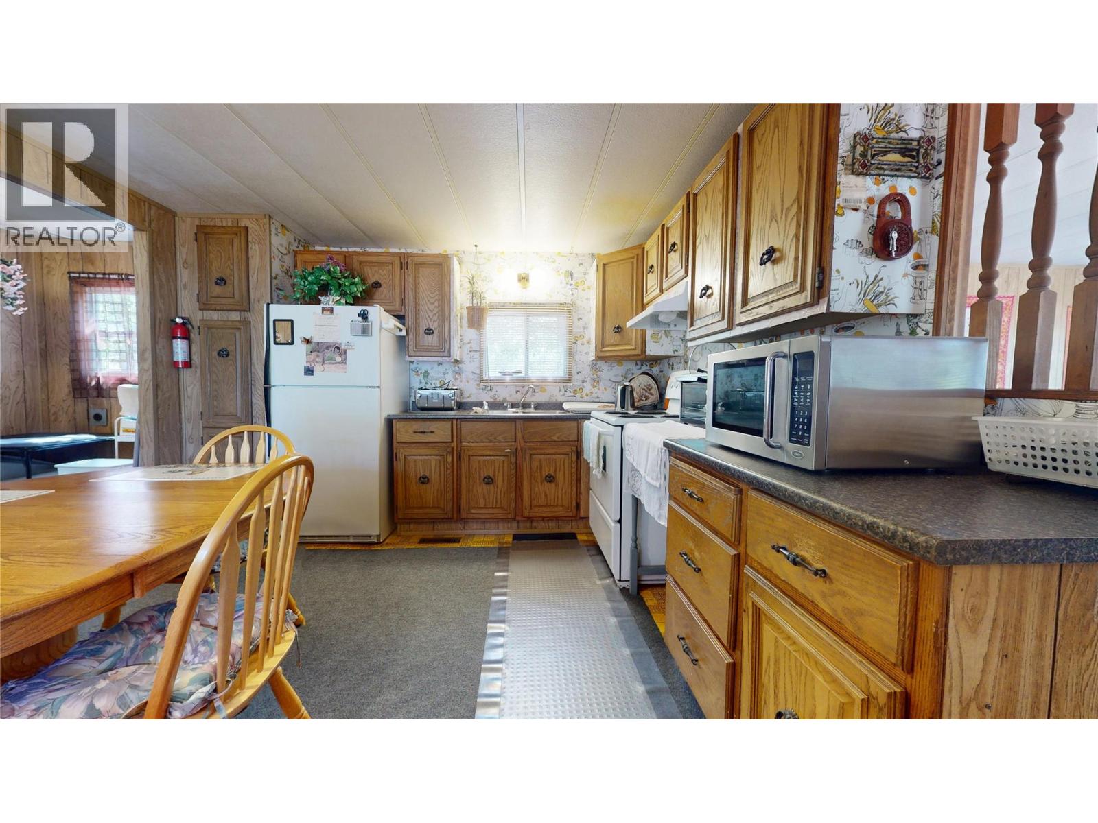 6294 Ash Road, Wasa, British Columbia  V0B 2K0 - Photo 8 - 10396088