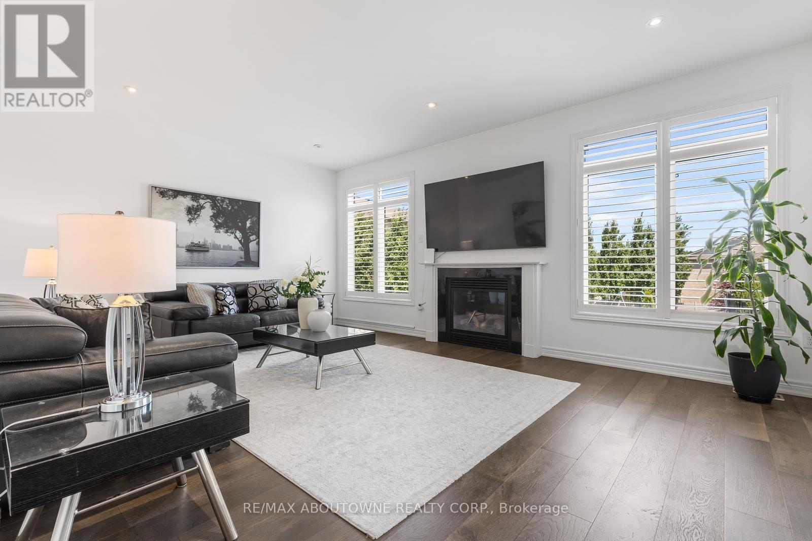 3308 Liptay Avenue, Oakville, Ontario  L6M 0N1 - Photo 9 - W13626770