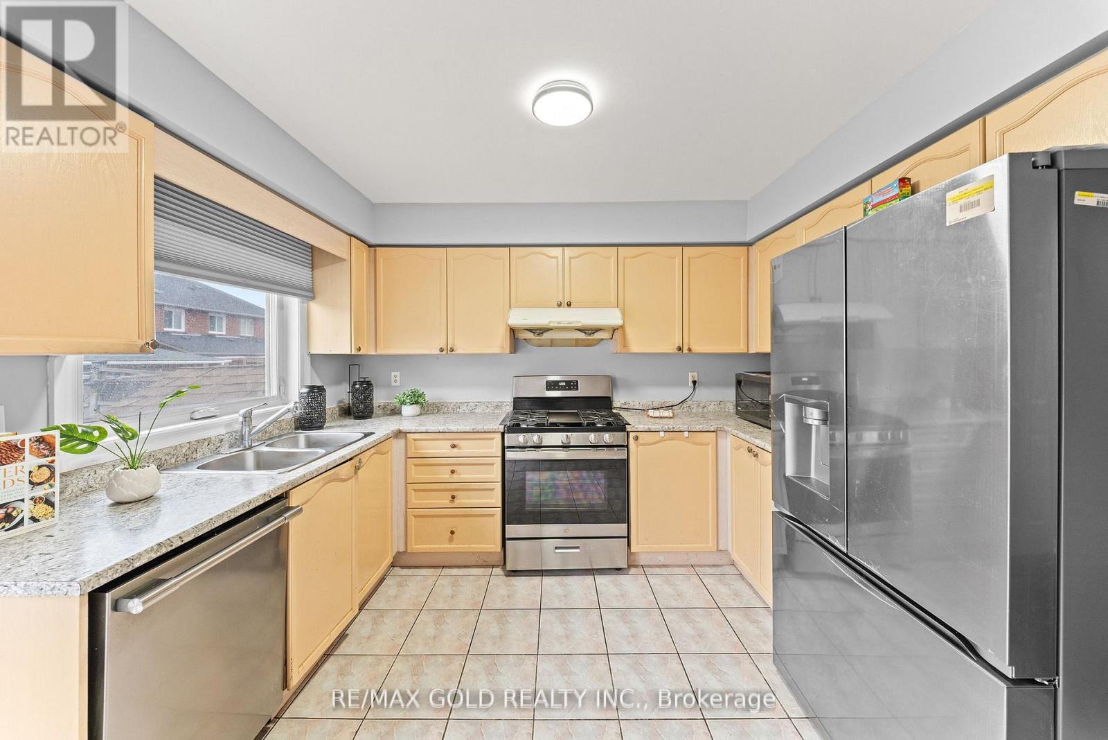 92 Dandelion Road, Brampton, Ontario  L6R 1Y1 - Photo 13 - W13626790