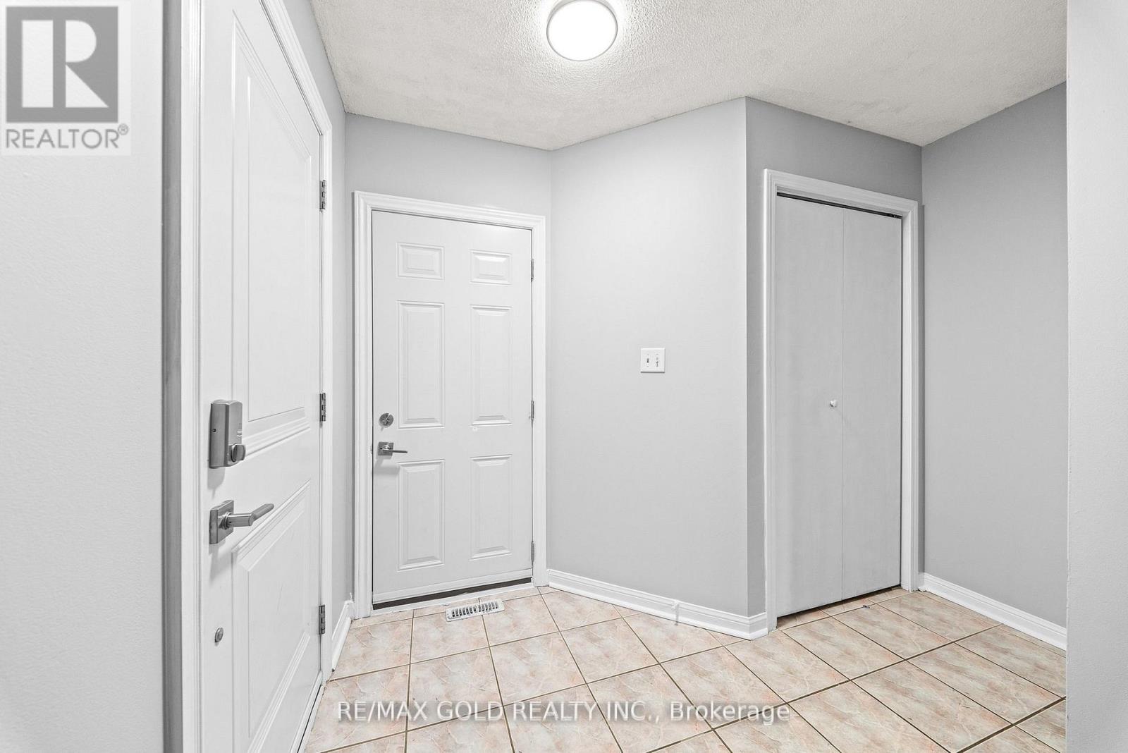 92 Dandelion Road, Brampton, Ontario  L6R 1Y1 - Photo 5 - W13626790