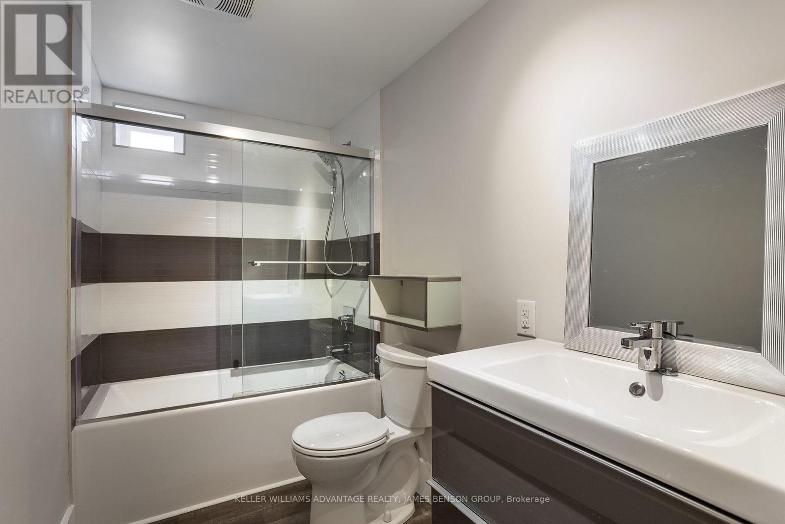Lower - 53 Pearson Avenue, Toronto, Ontario  M6R 1G3 - Photo 6 - W13626824
