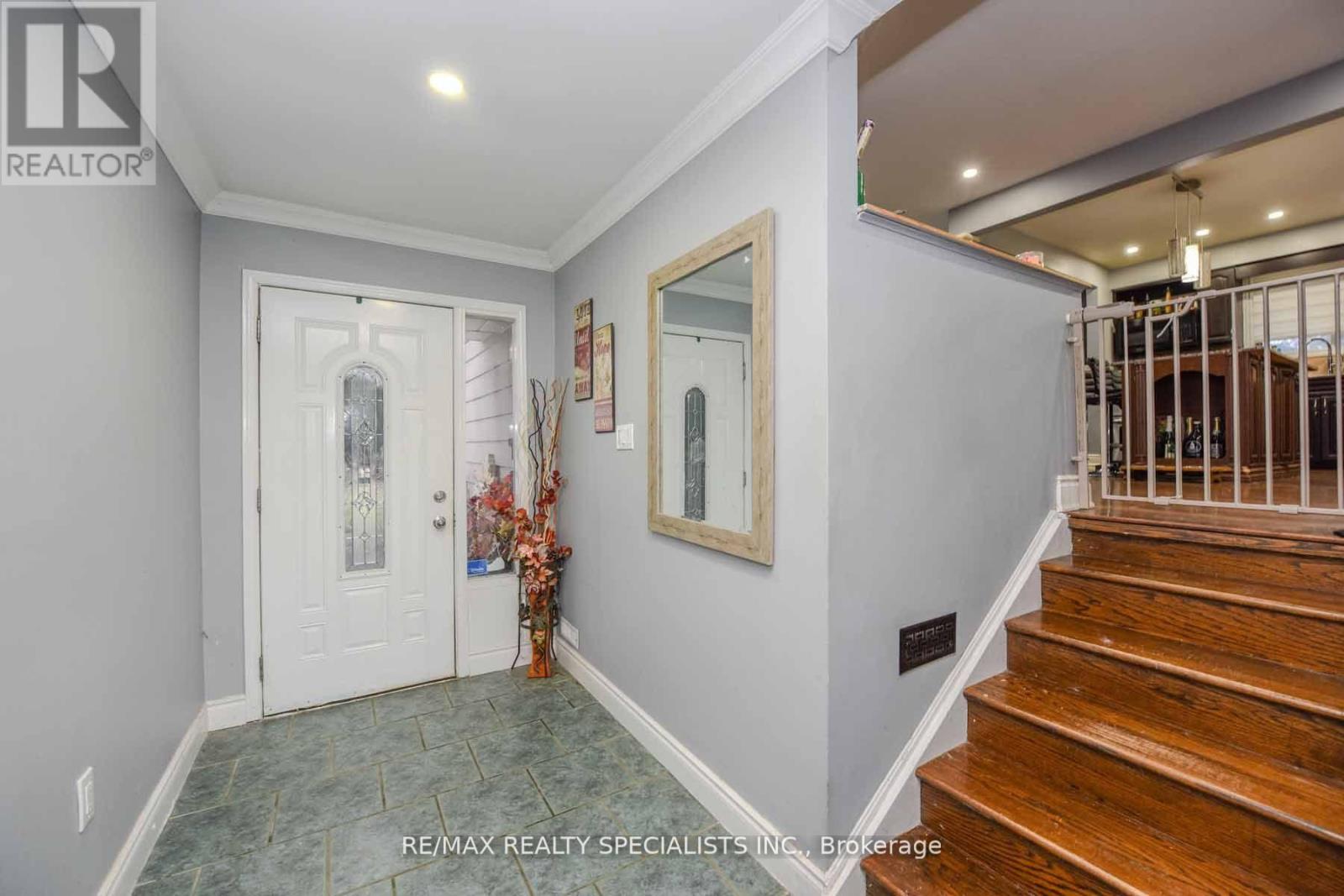 8136 Hornby Road, Halton Hills, Ontario  L0P 1E0 - Photo 4 - W13626834