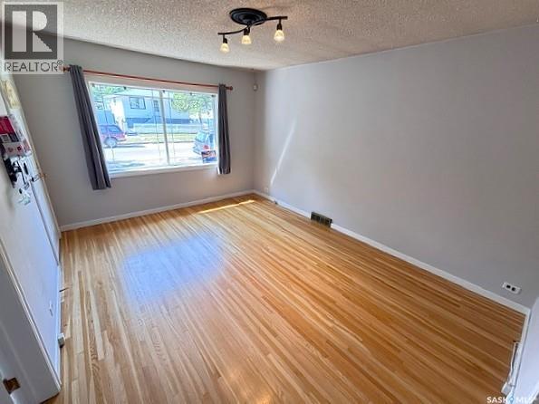 938 Iroquois Street W, Moose Jaw, Saskatchewan  S6H 5B6 - Photo 4 - SK044189