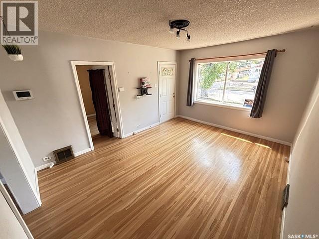 938 Iroquois Street W, Moose Jaw, Saskatchewan  S6H 5B6 - Photo 5 - SK044189