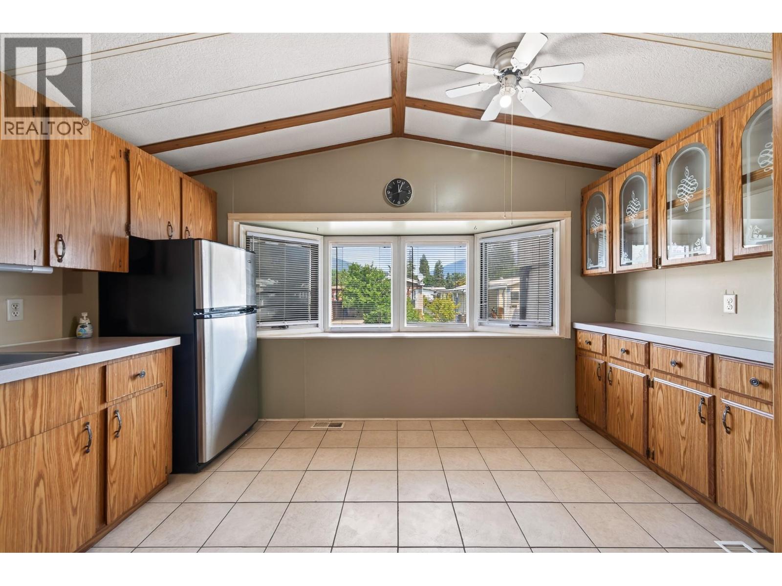 5280 69 Avenue NE, Salmon Arm, British Columbia V0E 1K0 - Photo 7 - 10396156