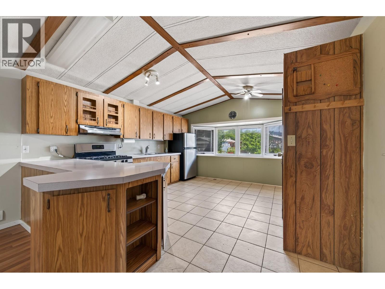 5280 69 Avenue NE, Salmon Arm, British Columbia V0E 1K0 - Photo 4 - 10396156