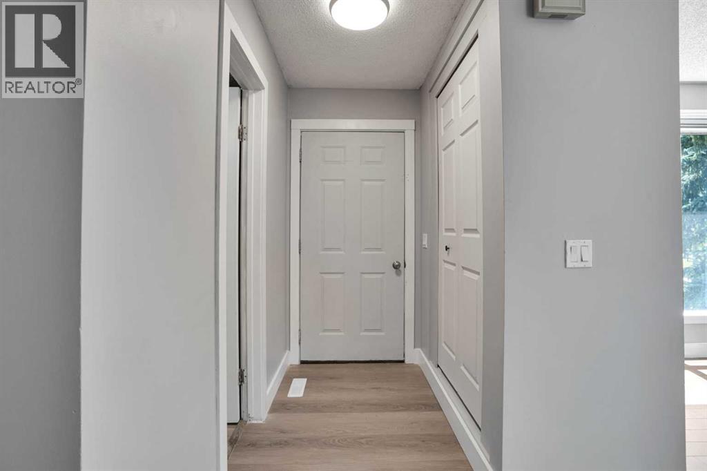 36 Falton Court NE, Calgary, Alberta  T3J 1J3 - Photo 9 - A2331095