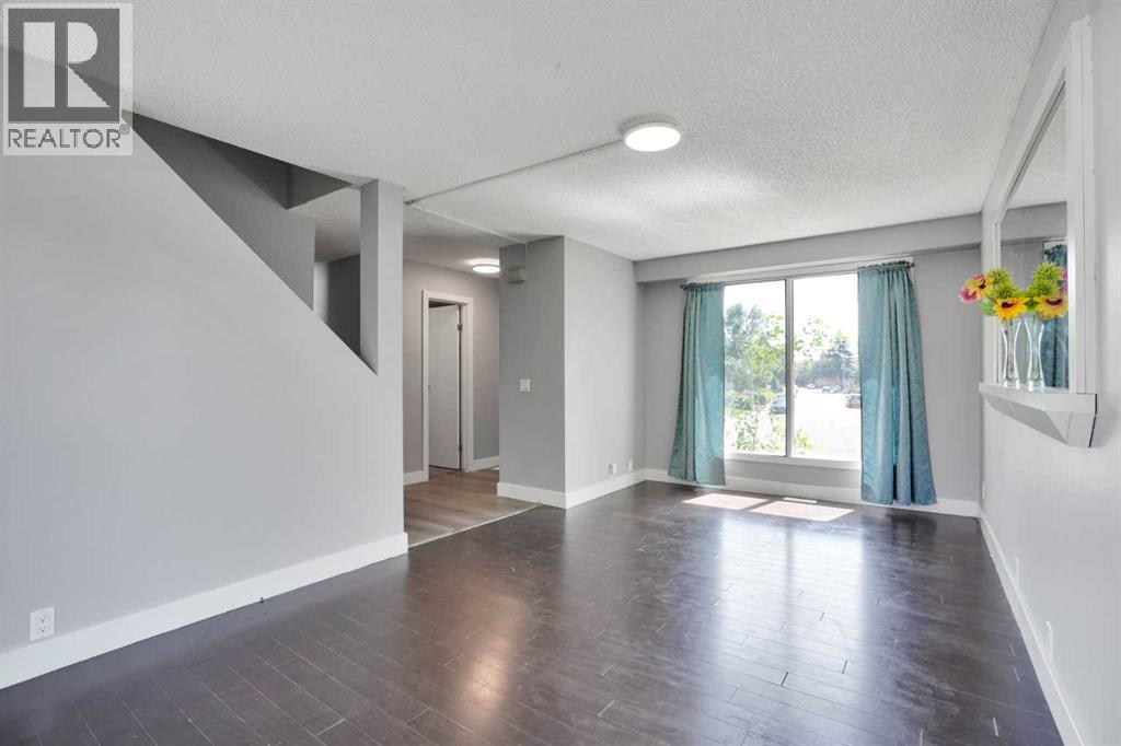 36 Falton Court NE, Calgary, Alberta  T3J 1J3 - Photo 11 - A2331095