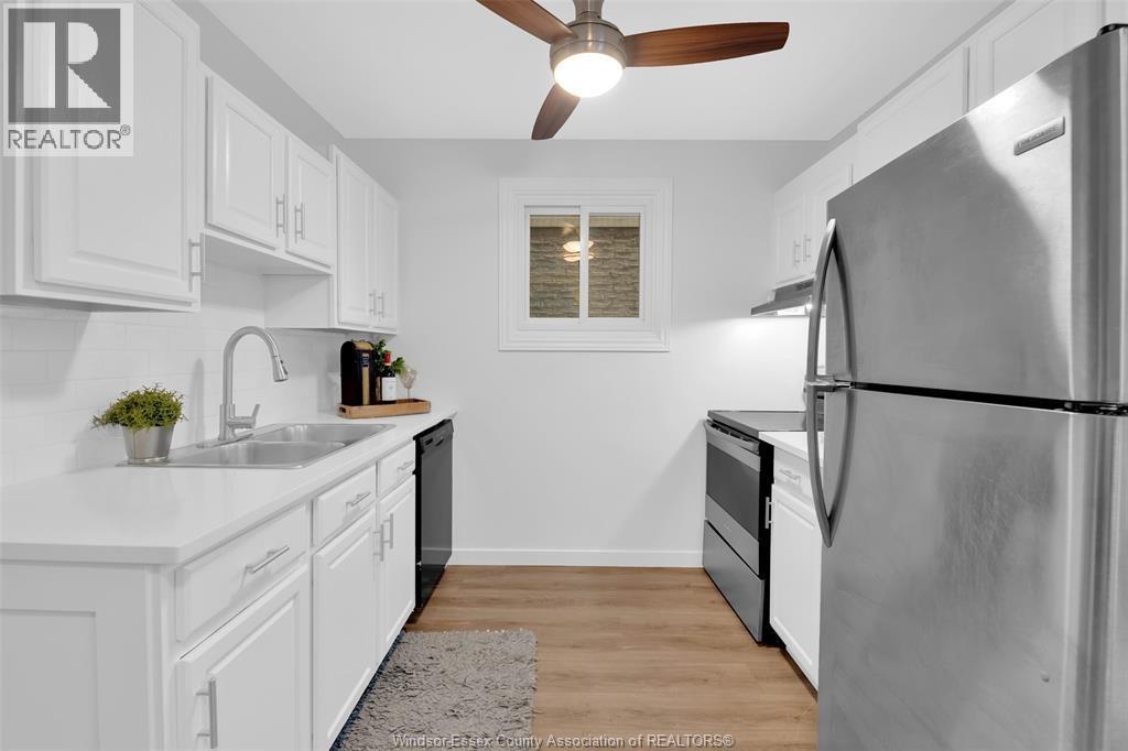 9260 Arncliffe Court, Windsor, Ontario  B8S 4J9 - Photo 2 - 26018575