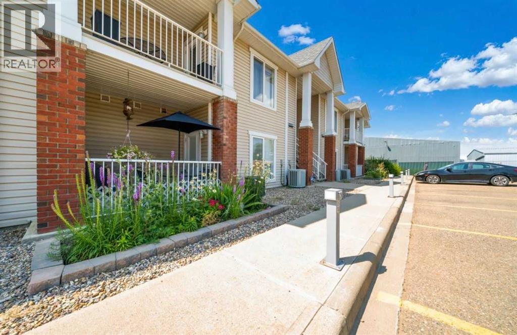 2, 10 Broadway Court NW, Redcliff, Alberta