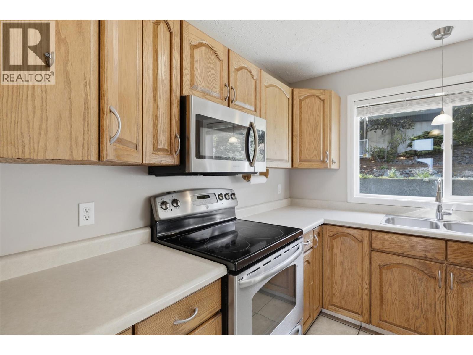 862 Greybriar Court, Kamloops, British Columbia  V1S 1K5 - Photo 12 - 10396561