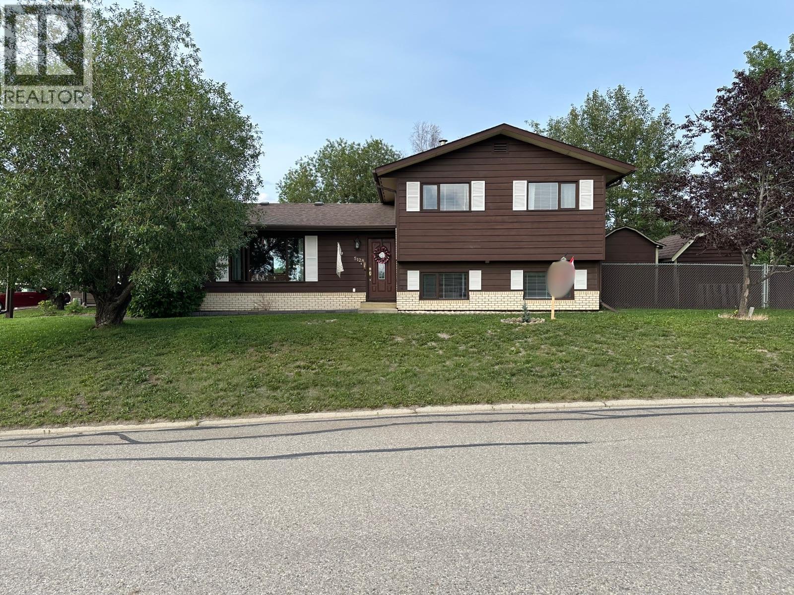 5128 44 Place NE, Chetwynd, British Columbia