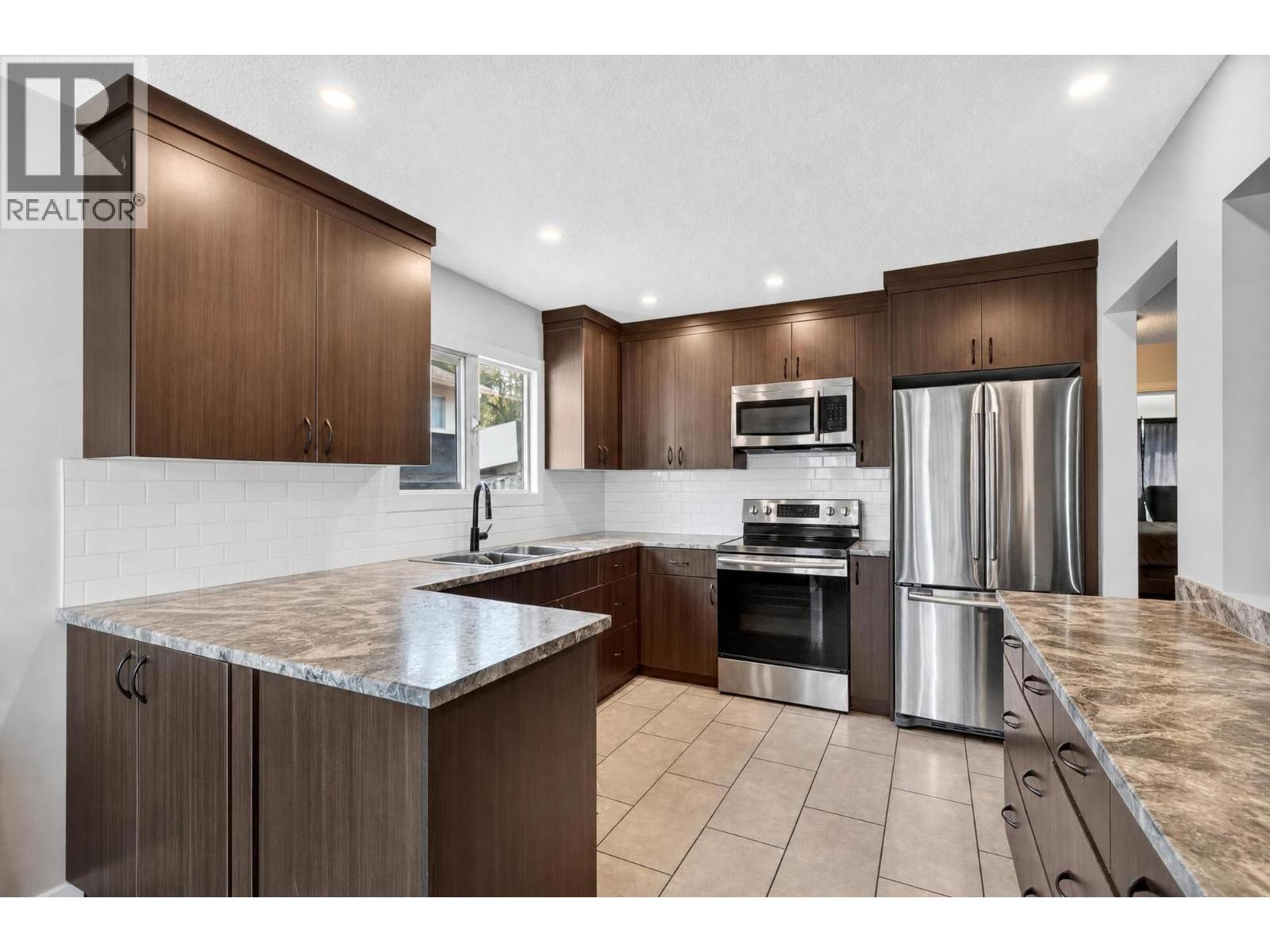 4202 16 Avenue, Vernon, British Columbia  V1T 6P1 - Photo 3 - 10396479