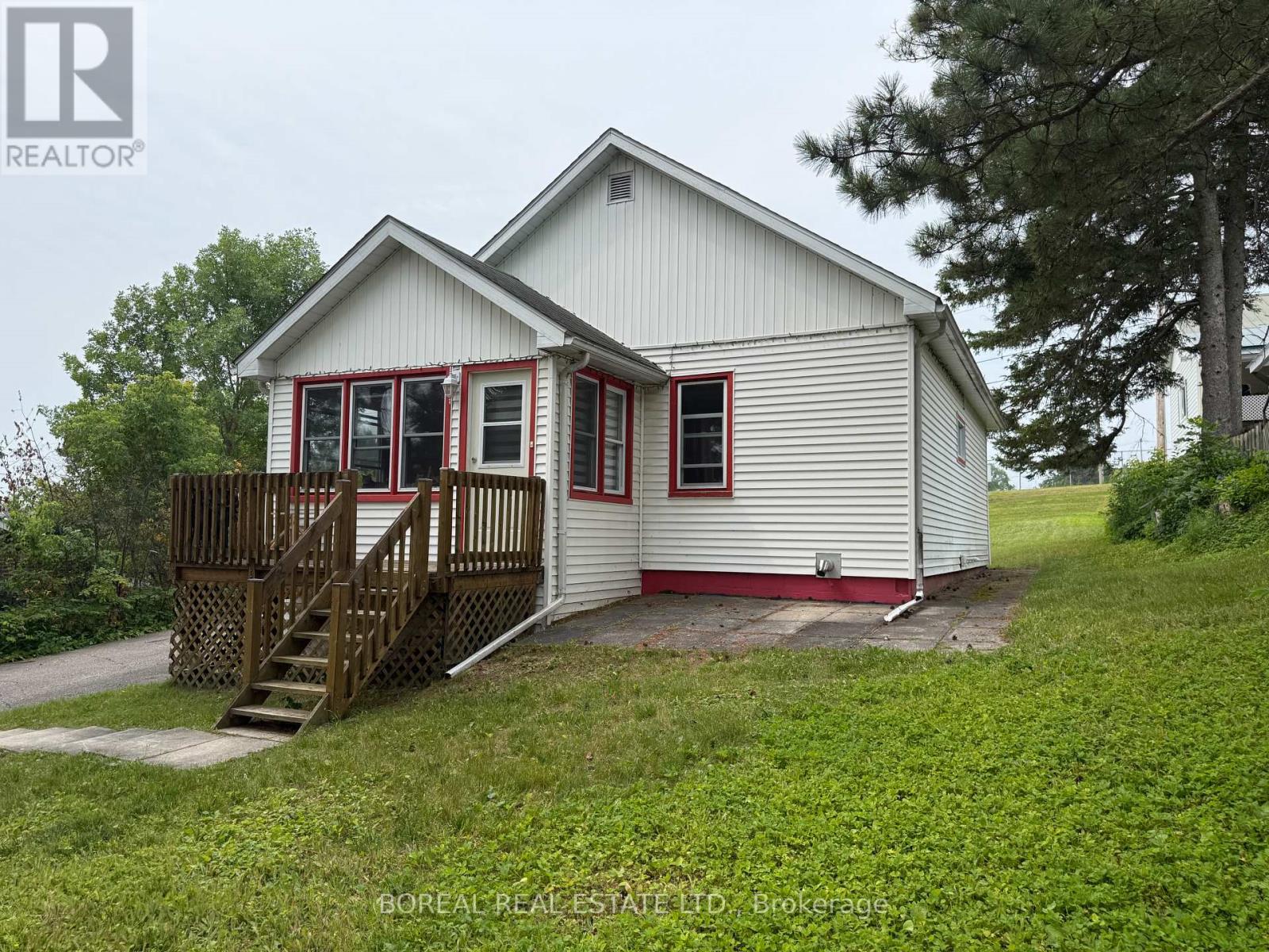 357 Fifth Avenue, Cochrane, Ontario  P0L 1C0 - Photo 1 - T13626956