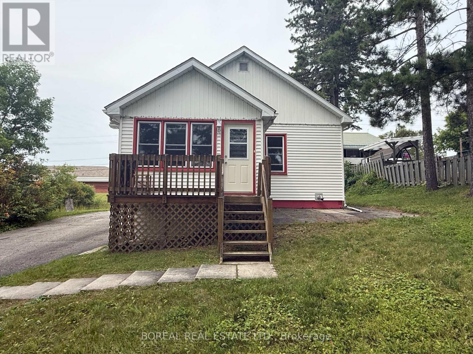 357 Fifth Avenue, Cochrane, Ontario  P0L 1C0 - Photo 2 - T13626956