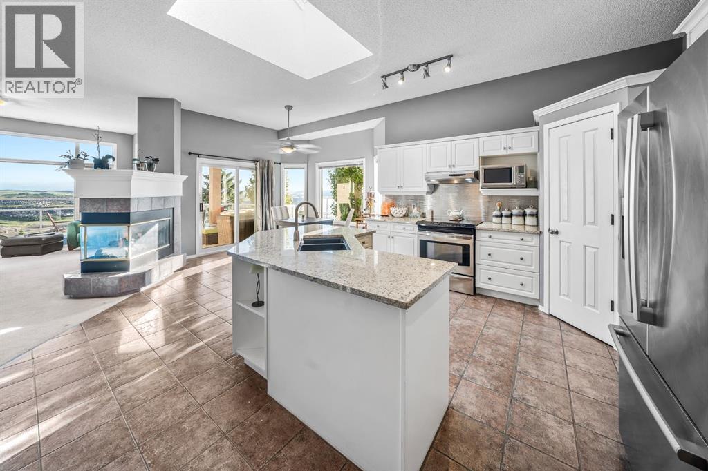 19 Gleneagles View, Cochrane, Alberta  T4C 1N9 - Photo 11 - A2326207