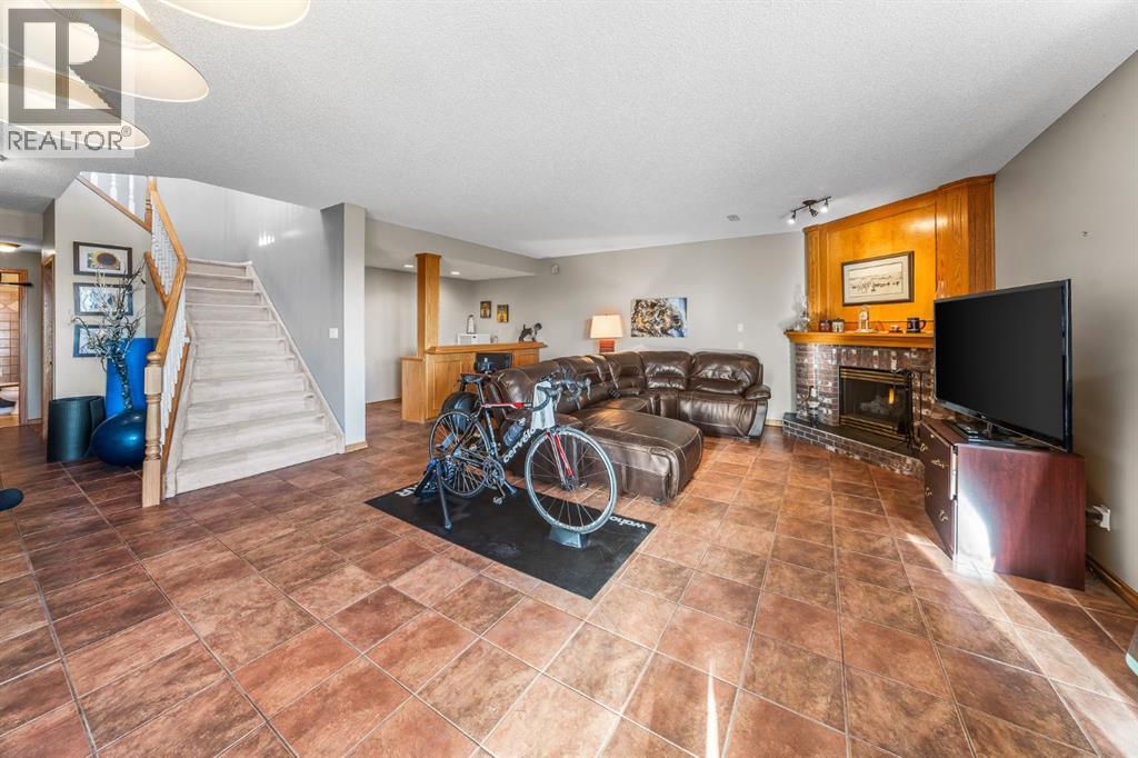 19 Gleneagles View, Cochrane, Alberta  T4C 1N9 - Photo 33 - A2326207