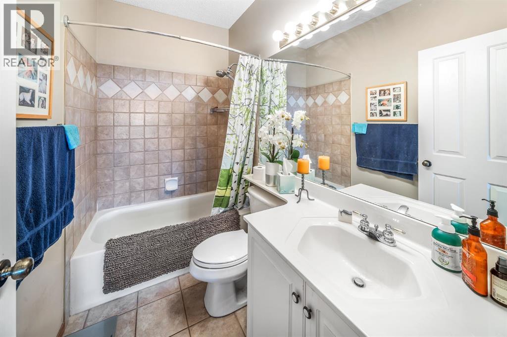 19 Gleneagles View, Cochrane, Alberta  T4C 1N9 - Photo 38 - A2326207
