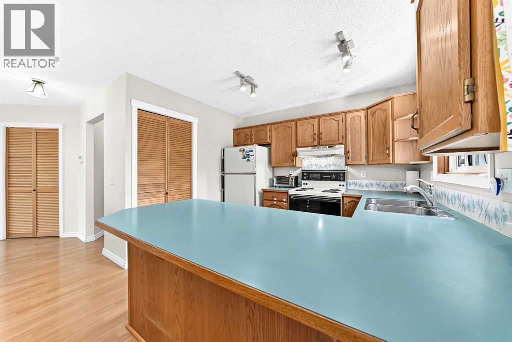 216 Millbank Road SW, Calgary, Alberta  T2Y 2Z2 - Photo 4 - A2332279