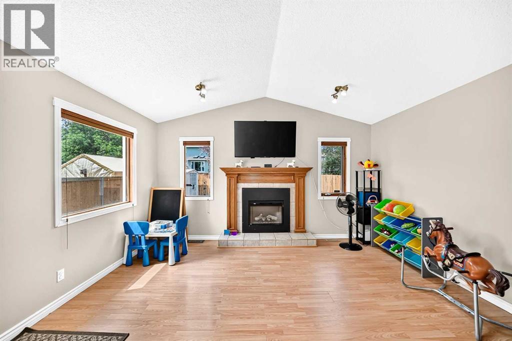 216 Millbank Road SW, Calgary, Alberta  T2Y 2Z2 - Photo 5 - A2332279