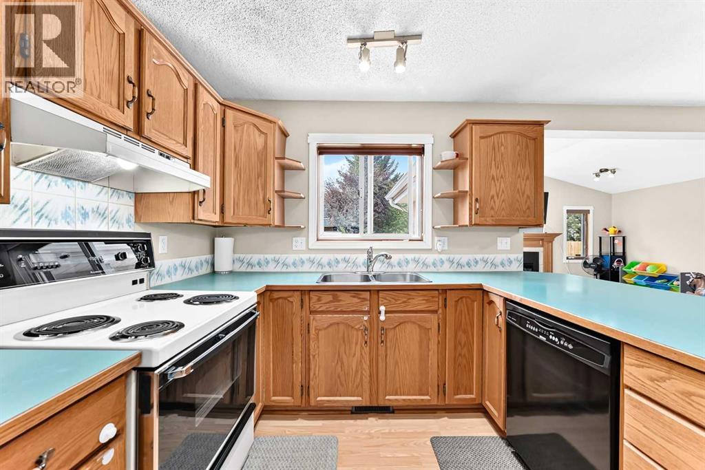 216 Millbank Road SW, Calgary, Alberta  T2Y 2Z2 - Photo 3 - A2332279