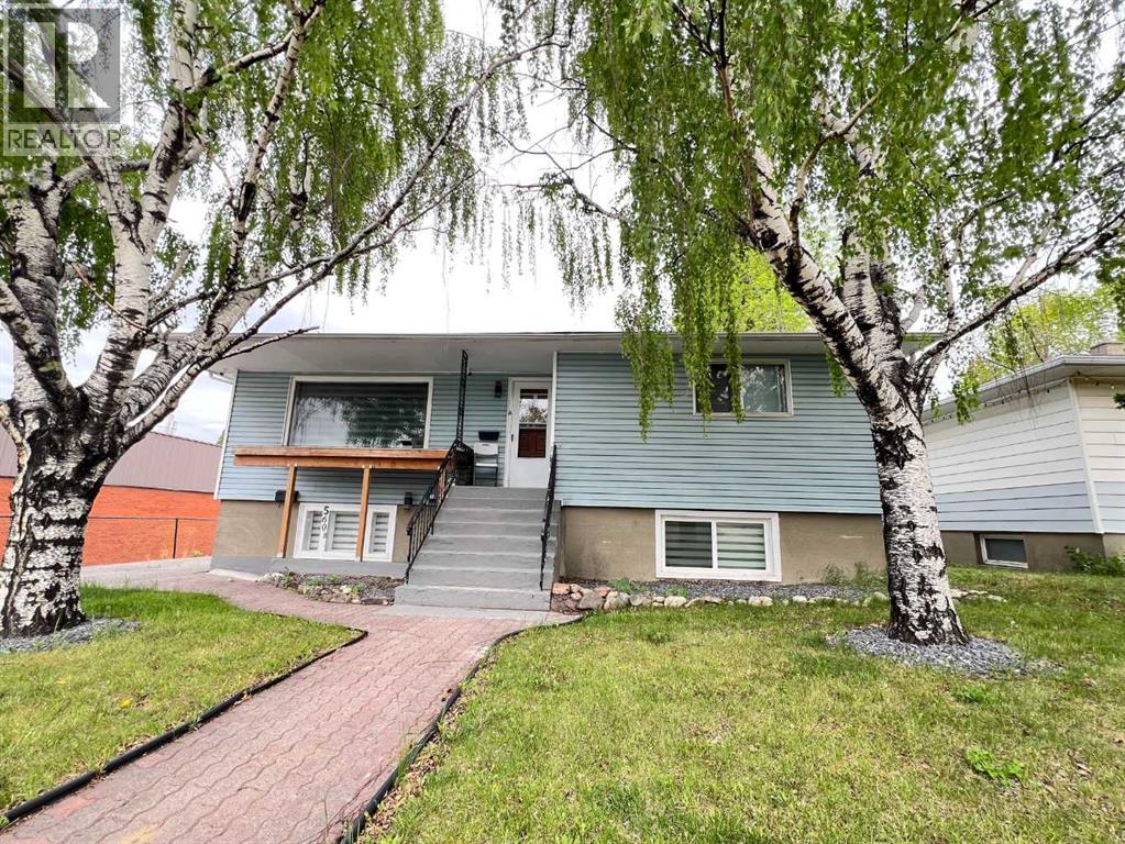 560 Northmount Drive NW, Calgary, Alberta  T2K 3J2 - Photo 1 - A2333027